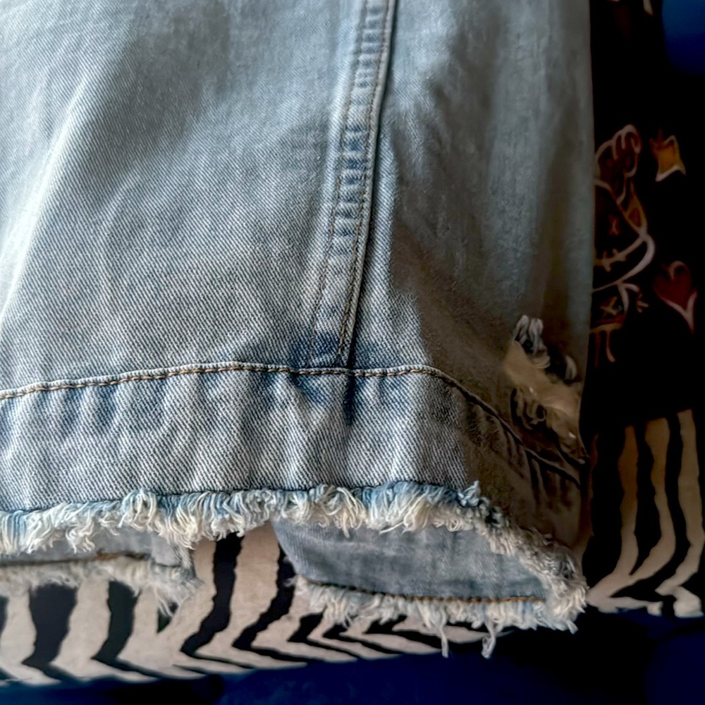 Vintage Jean jacket distressed , oversized , tags missing! - Picture 7 of 9